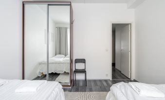 1Br Downtown Apt with Sauna, Hosts up to 8 Guests