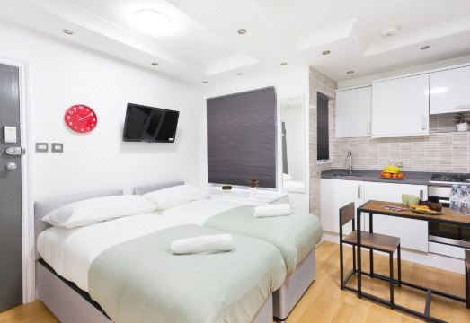 1. 런던 퀸스 유로..