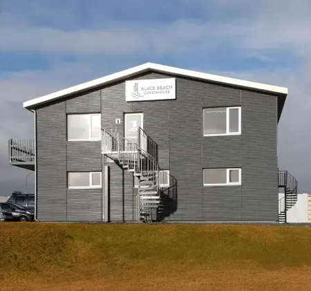 Black Beach Guesthouse Отели в г. Торлауксхёбн