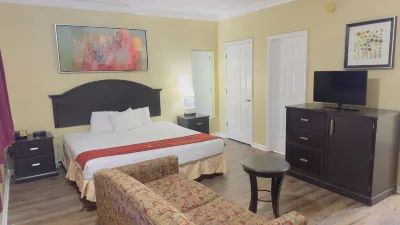 Plantation Oaks Hotels in Millington
