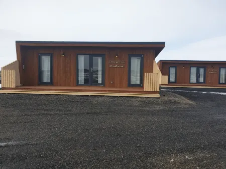 Black Beach Cottage Отели в г. Торлауксхёбн