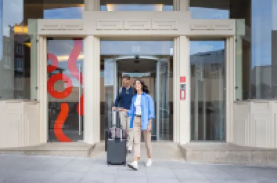 Moov Hotel Porto Centro Hotels near Church of Saint Ildefonso