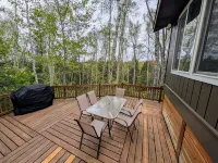 Charming Cabin with Deck and Fireplace - Serene Woodland Escape Hotels in Plum Lake