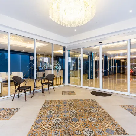 Siam Star Hotel Отели рядом с достопримечательностью «Станция экспресс-поезда Ratchaprarop»