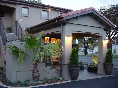 Terra Vive Suites & Apartments Отели рядом с достопримечательностью «Кашмир Хилл Лукаут»