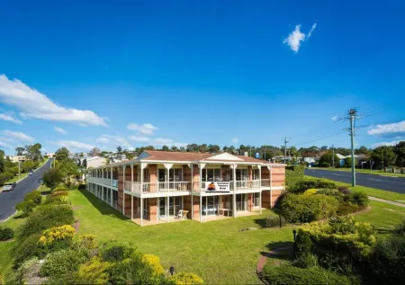 Merimbula Sapphire Motel Отели в г. Меримбула