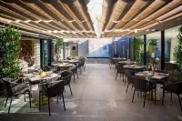 Luxe Sunset Boulevard Hotel