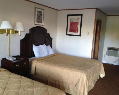Harbor Base Inn Hotels in Newport