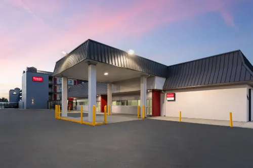 Days Inn by Wyndham Kenner/New Orleans Airport South - พร้อมWifi