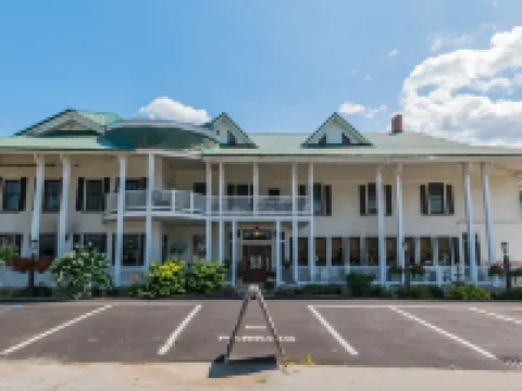 โรงแรมฮิสทอริค บรอดอัลบิน โรงแรมในFulton County