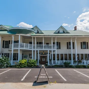 Historic Hotel Broadalbin