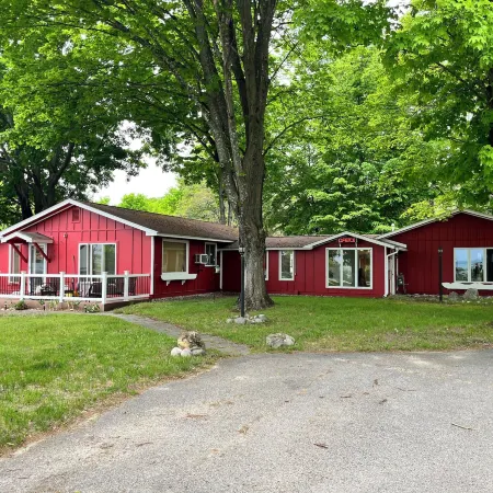 M-22 Inn Suttons Bay