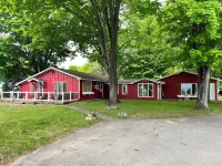 M-22 Inn Suttons Bay Hotels in Leland