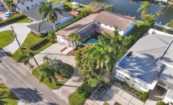 7 Br Intercostal Beauty with Heated Pool