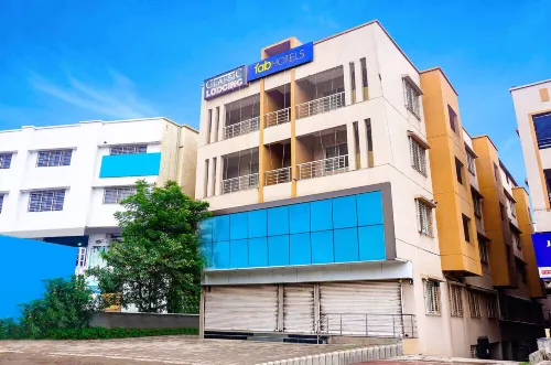 FabHotel Classic Executive Hotel di Autadwadi Handewadi