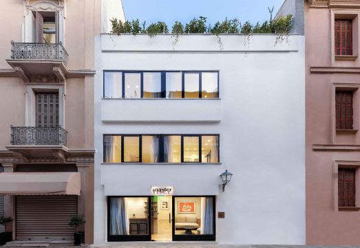 마스터 플라카의 아늑하고 실용적인 주방 공간