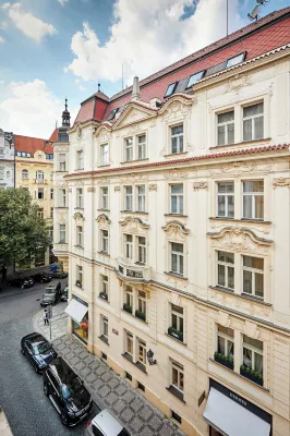 올드 타운 및 주차 지원 요세포프 호텔