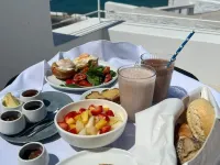 Cubic Mykonos Seafront Design Suites 鄰近奧諾斯海灘（Ornos）的酒店