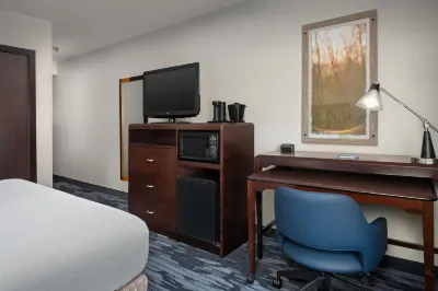 Fairfield Inn & Suites Tacoma Puyallup فنادق في Pierce County