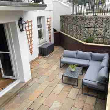 Stunning Apartment by the Leas, West End Others