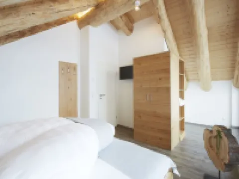 Cosy, Modern Canadian Wooden Chalet Hoteles en Ladis