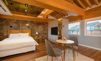wangkyeong hanoak poolvilla