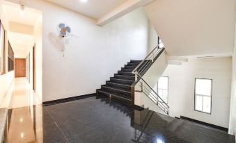 FabHotel Royal Suits - Nr Mahadji Shinde Chhatri