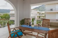 Thano's Stylish Flat Just 150m to the Beach