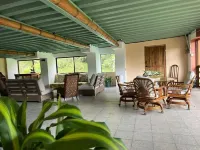 Proyecto Nirodha Orosi Hôtels à : 