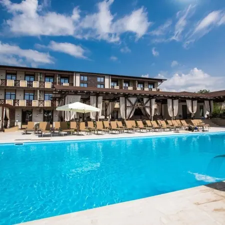 Giowine Hotel & Restaurant