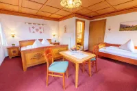 Berggasthof - Pension Lahnerhof Hôtels à : Lavant