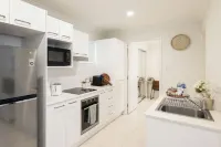 Smart Suites Self Check-in Apartments - 16 Freney Hotels in Darra