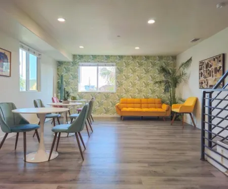 Forty First Place Отели рядом с достопримечательностью «Ла Брея Тар Питс & Музеум»