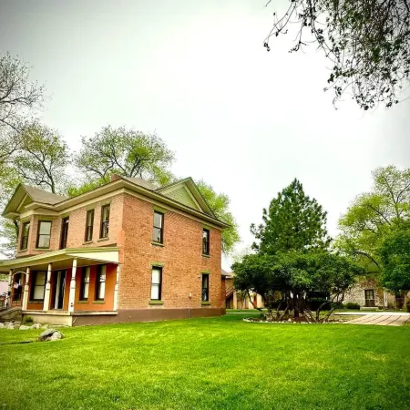 Franklin Fab Gallery House