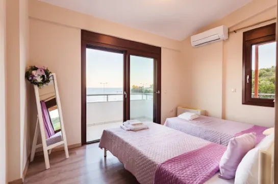 Villa Armonia - Beachfront Majestic Retreat