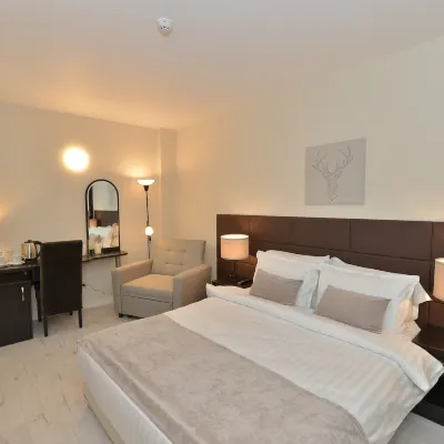Art Plaza Hotel Hotels near ThaimOut