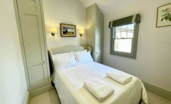 The Emerald - Central Henley 2 Bedroom House - from 145 Per Night