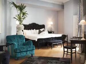 Dorsia Hotel & Restaurant