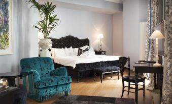 Dorsia Hotel & Restaurant