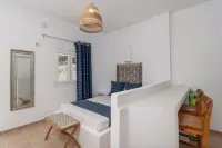 Summer Residence - Sea View Retreat in Provatas, Milos
