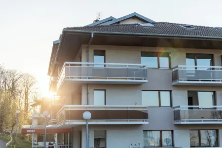 Côté Lac Hostel Отели в г. Люгрен