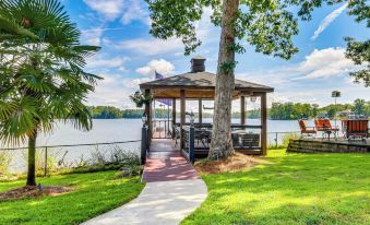 Luxe Lakefront Apartment w/ Shared Pool & Dock!