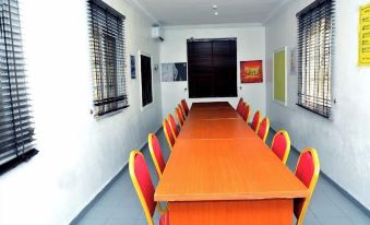 Royal Vantage Hotel and Suites