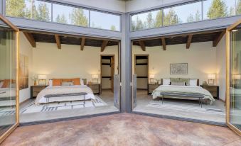 Lazy River Glamp-house by Avantstay Newly Built, Luxe Indoor-outdoor Living