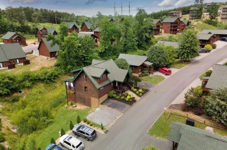 Tennessee Blue by AvantStayHeart of Pigeon Forge Отели рядом с достопримечательностью «Gateway RV Park & Campground»