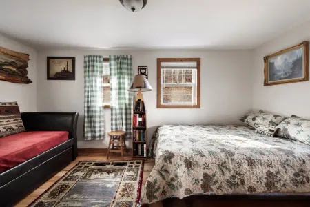 Lakefront w Water Toys, Deck, Fire Pit & Grill Отели в г. Олдтаун