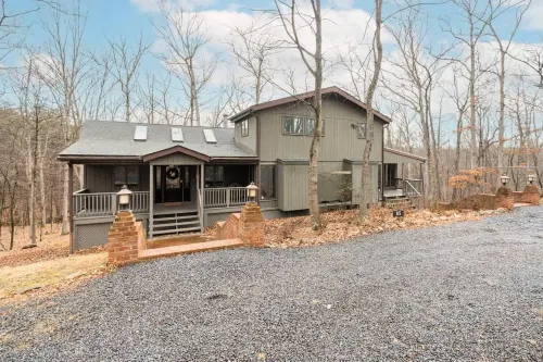 Serene Retreat - 4 Fireplaces, Fire Pit, Pool Access Hotels in Berkeley County