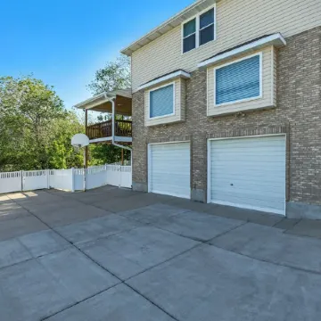 Mountain View Retreat: 2 BR/2 BA Spacious & Cozy!