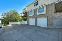 Mountain View Retreat: 2 BR/2 BA Spacious & Cozy!