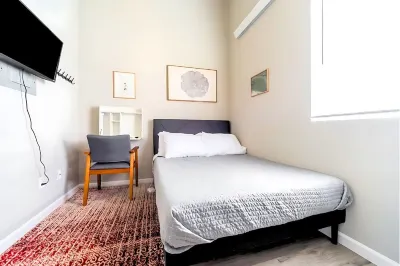 Cozy Micro Suites: Sleeps 2, Minutes to Downtown